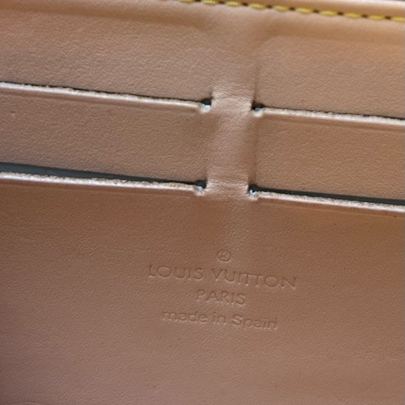 Authentic Rare Multicolour White Zippy Wallet - Picture 12 of 14